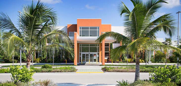 Grand Cayman Hospital Lures Canadians for Surgery