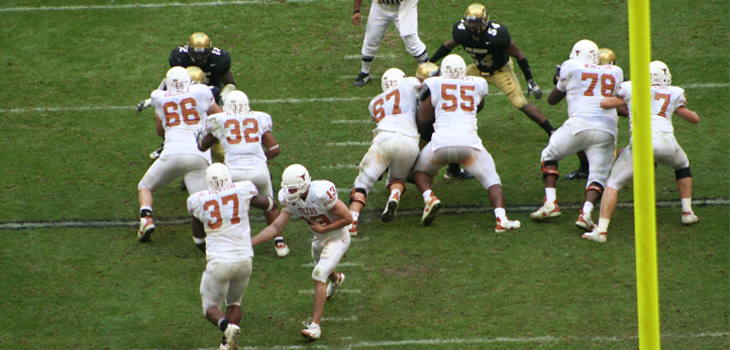NCAA: Artificial Turf Can Increase Knee Injury Risk