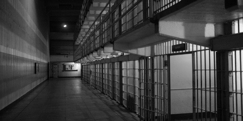 Ortho Surgeon Sentenced to 2+ Years for Spinal Cap Scheme