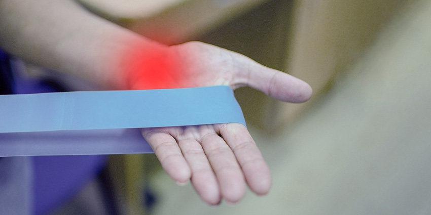 The Great Carpal Tunnel Showdown: Scalpel or Syringe?